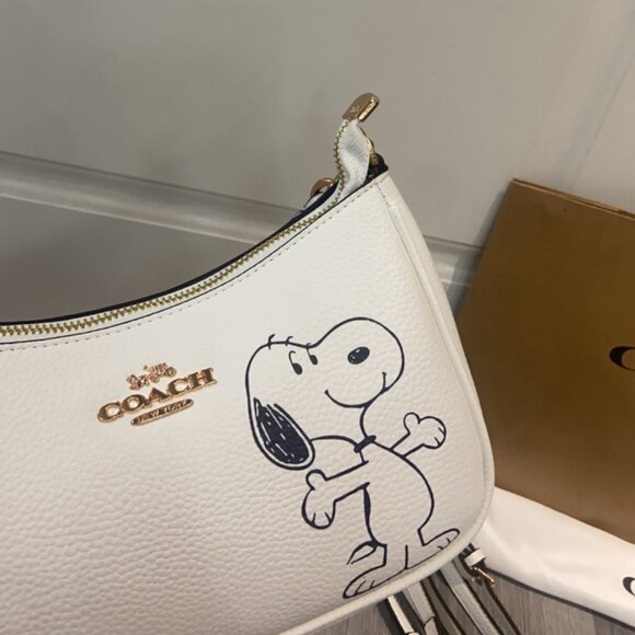 Coach X Peanuts Teri Shoulder Bag With Snoopy - Picture 4 of 10